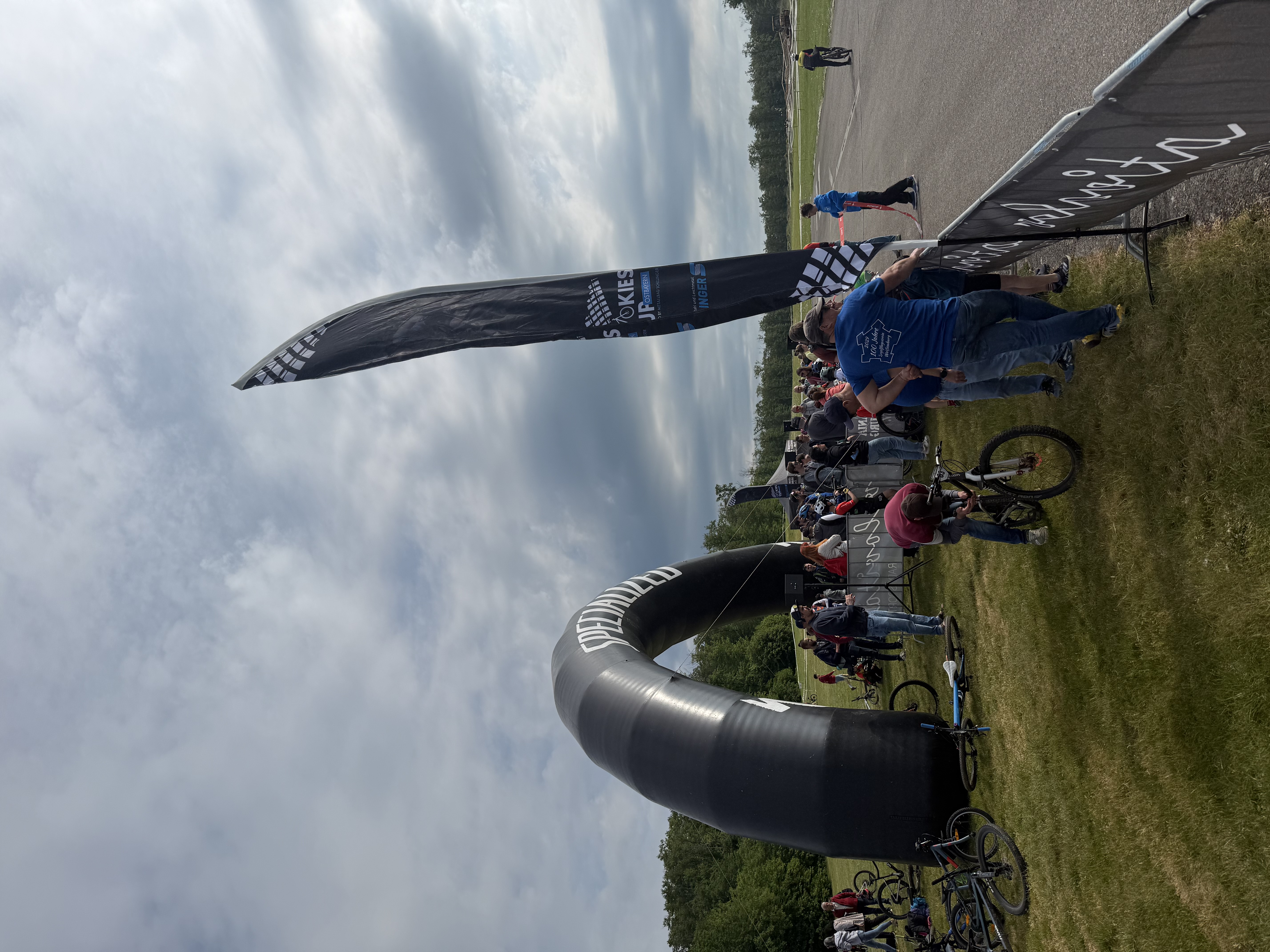 Premiere in Weißenburg Adrenalin und Zielsprints auf dem Rollfeld